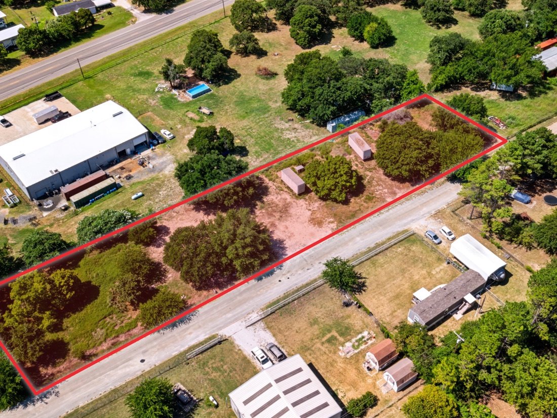 Aerial of a lot in Azle with the boundary drawn in