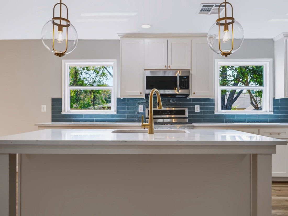 Kitchen with an island and a blue tile backsplash, Fort Worth